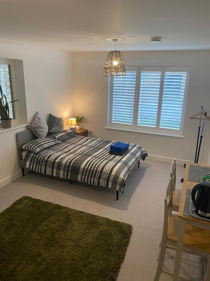 Very Large Double Room With Corner Sofa, Sky Tv, Netflix Etc, Fridge And Microwave Newhaven Bagian luar foto