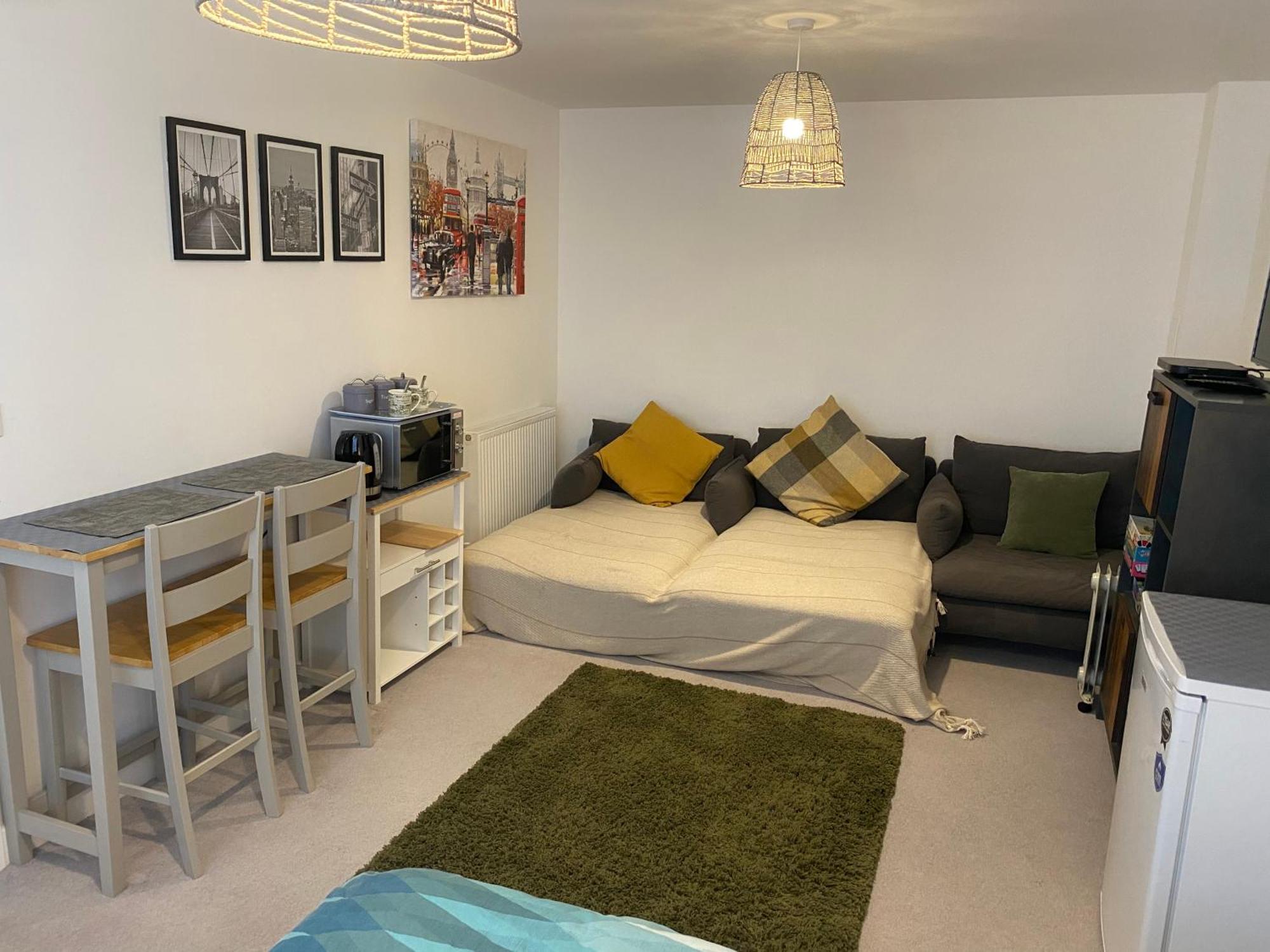 Very Large Double Room With Corner Sofa, Sky Tv, Netflix Etc, Fridge And Microwave Newhaven Bagian luar foto